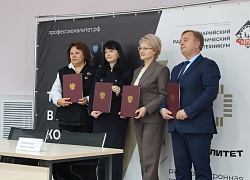 «От школьной парты — к микросхемам»: «ТЕХНОТЕХ» помогает строить карьеру с юных лет! 
